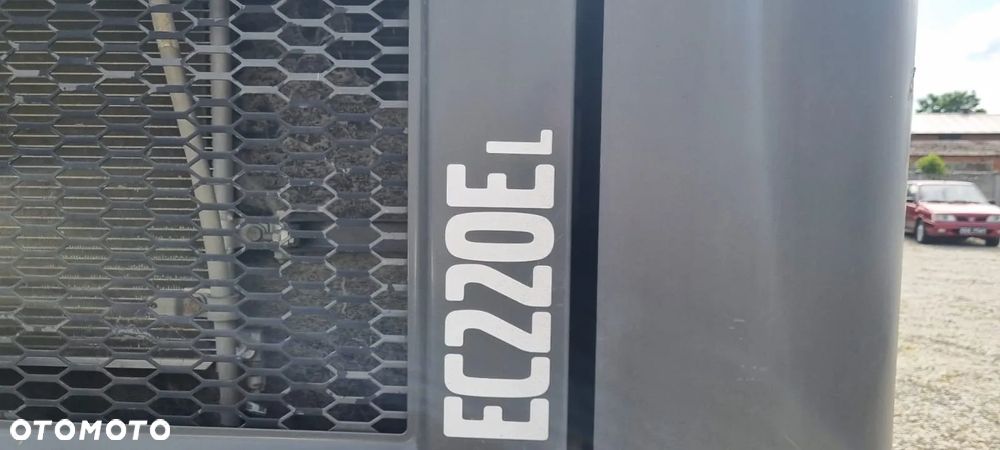 Volvo EC220E L - 9
