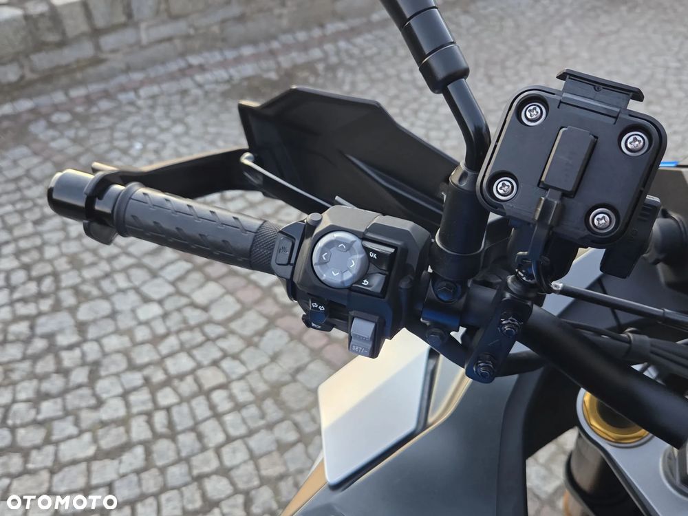 Suzuki GSX - 20