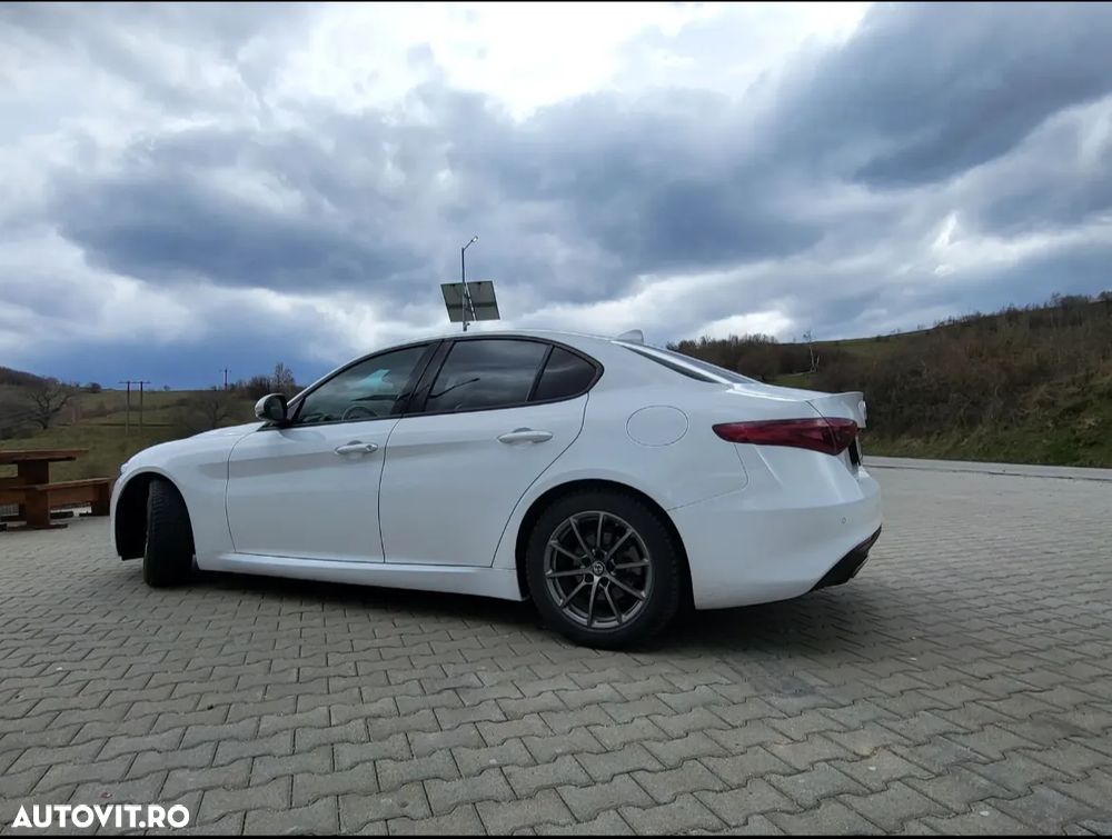 Alfa Romeo Giulia - 8