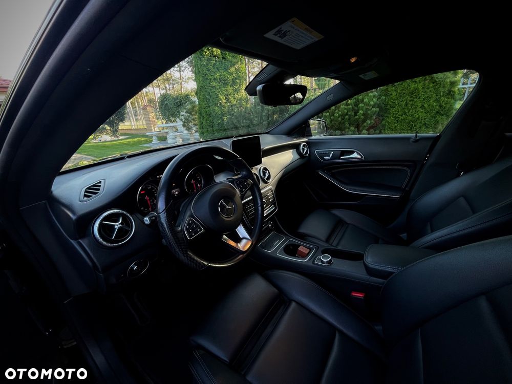 Mercedes-Benz CLA 250 4-Matic - 12
