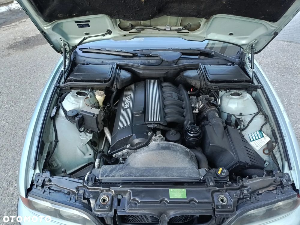 BMW Seria 5 520i - 11