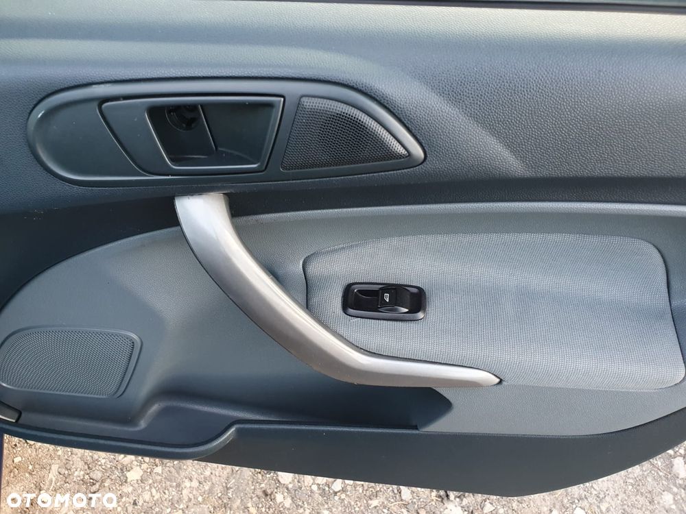 Ford Fiesta 1.25 Ambiente - 30