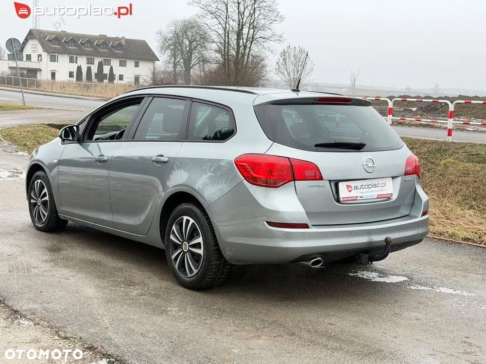 Opel Astra 2011