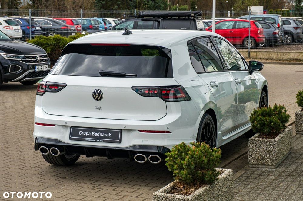 Volkswagen Golf - 6
