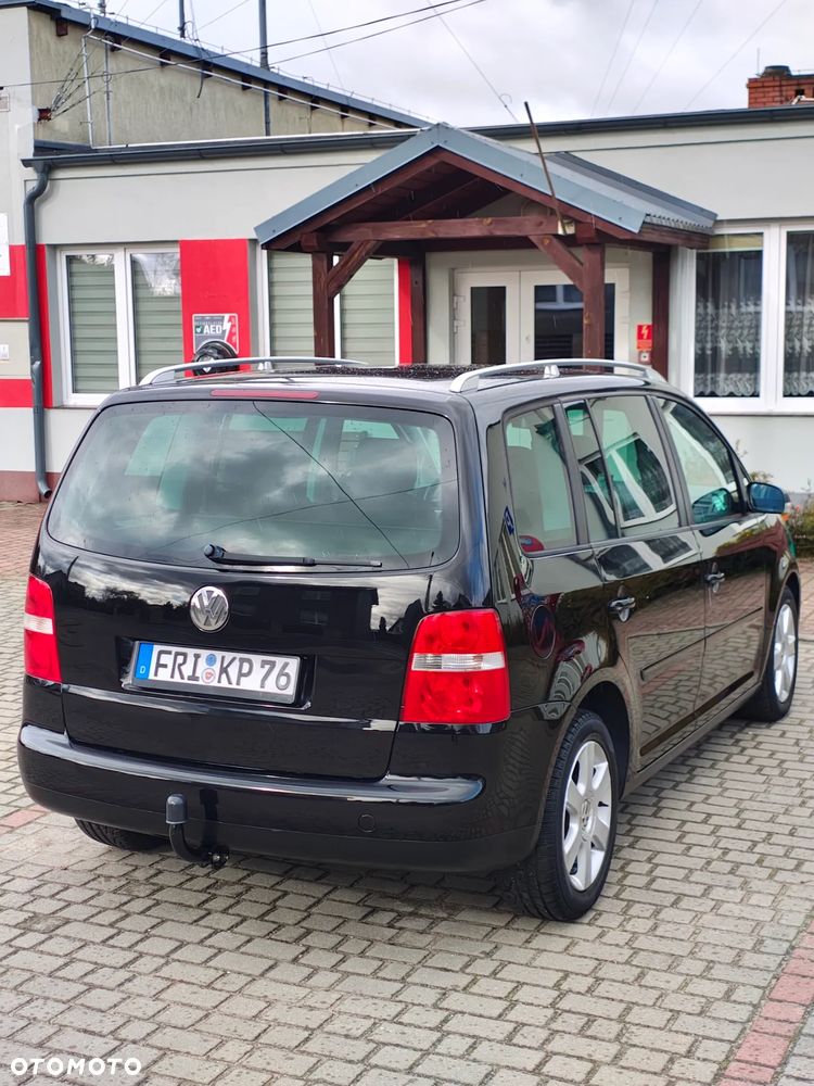 Volkswagen Touran 2.0 TDI Highline - 25
