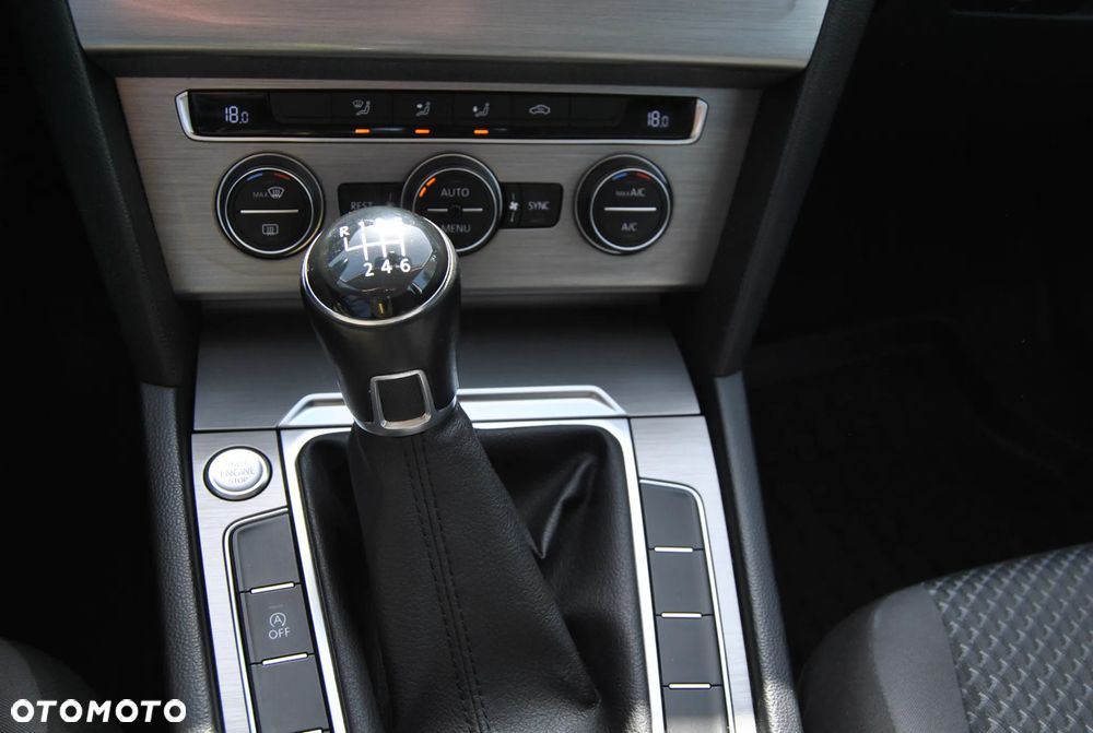 Volkswagen Passat 1.6 TDI BMT Comfortline - 25