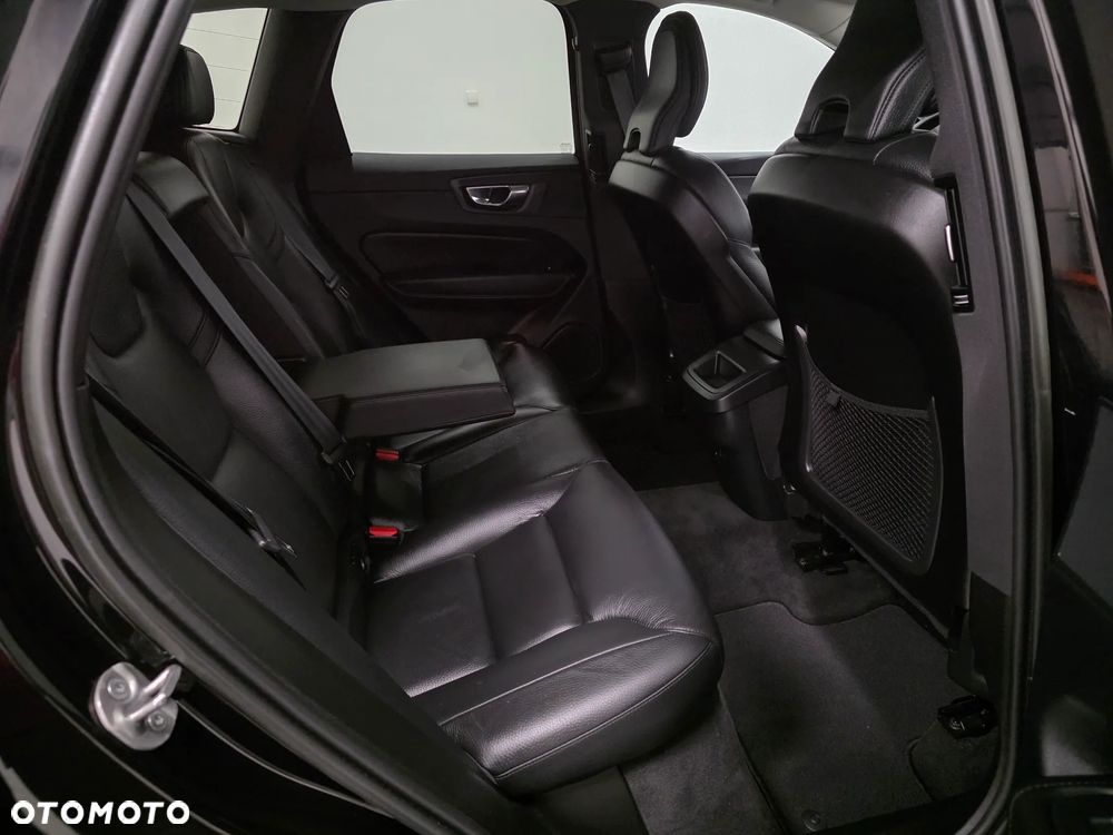Volvo XC 60 B4 D AWD Ultimate Bright - 18