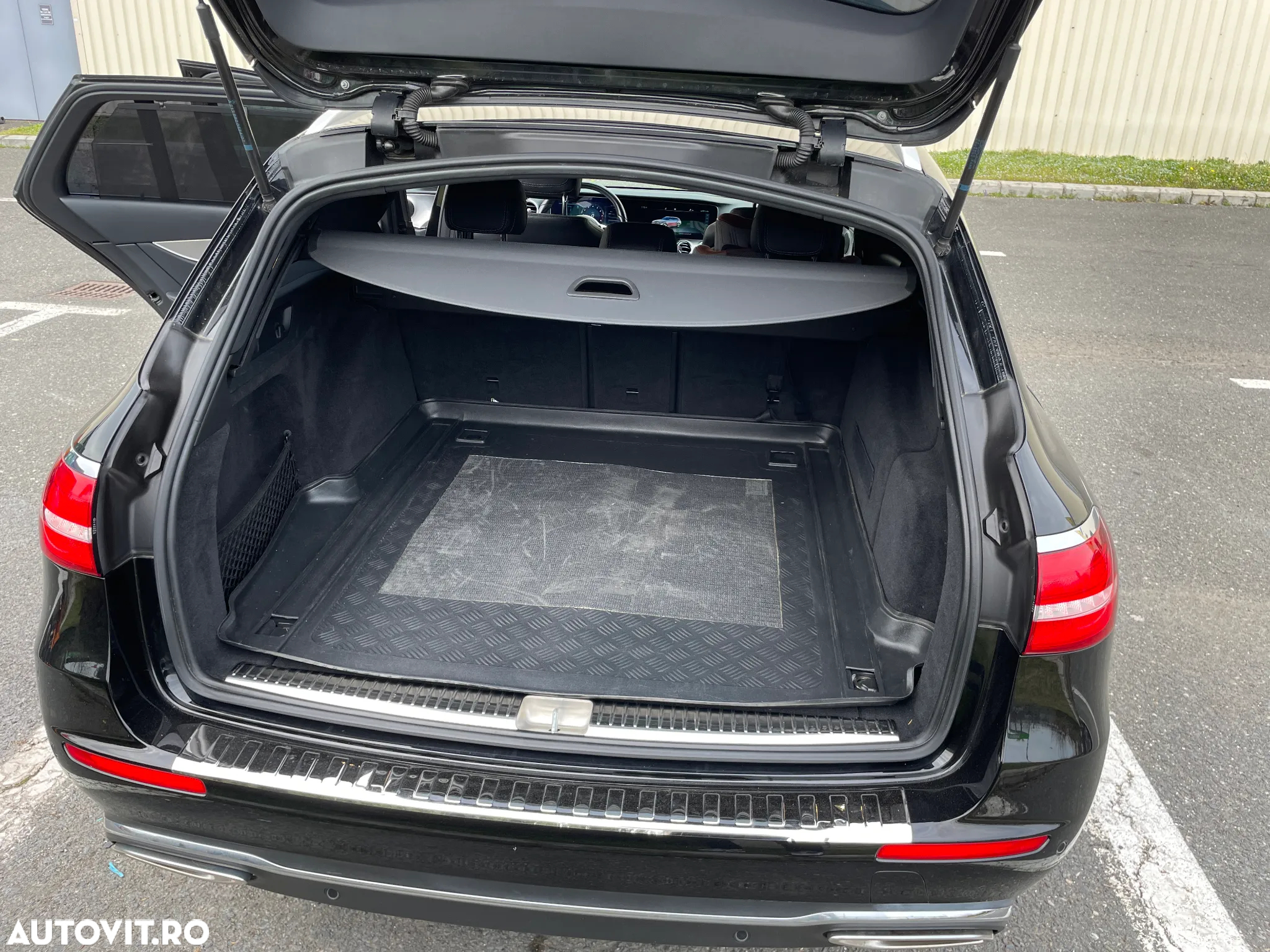 Mercedes-Benz E 200 4Matic T 9G-TRONIC Avantgarde - 18