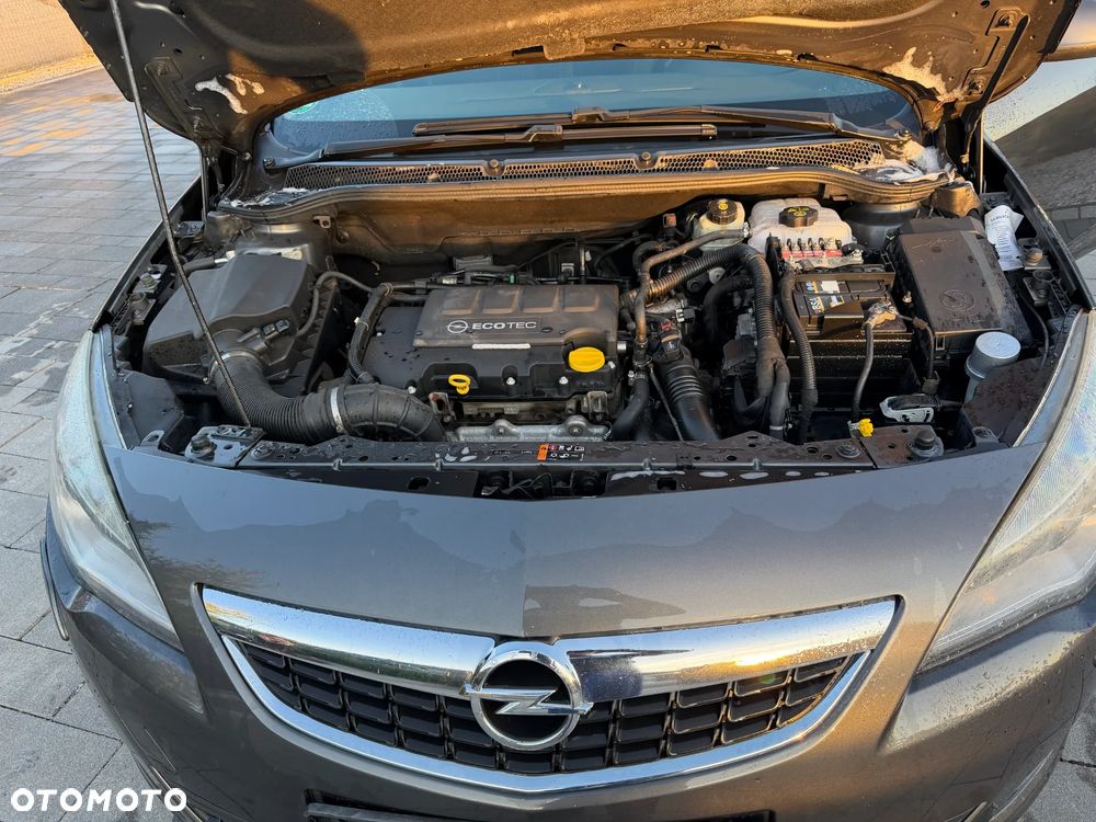 Opel Astra 1.4 T Cosmo - 14