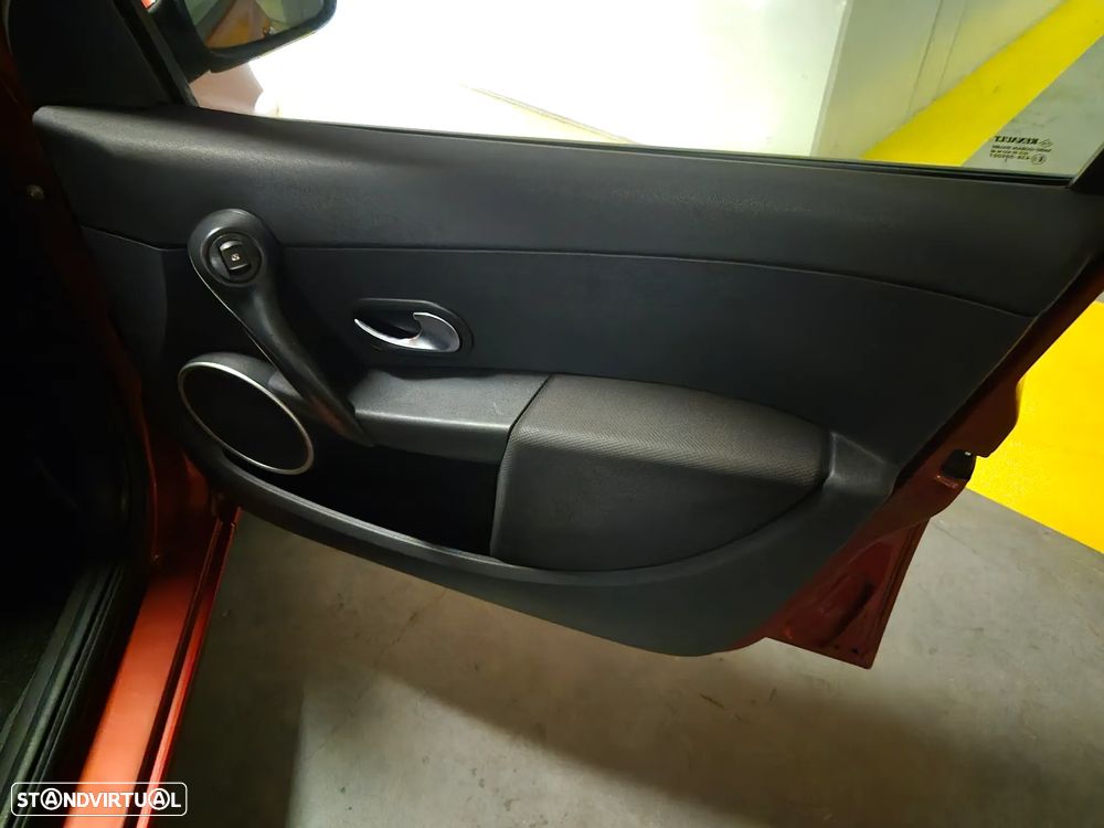 Renault Clio 1.2 16V Dynamique - 37