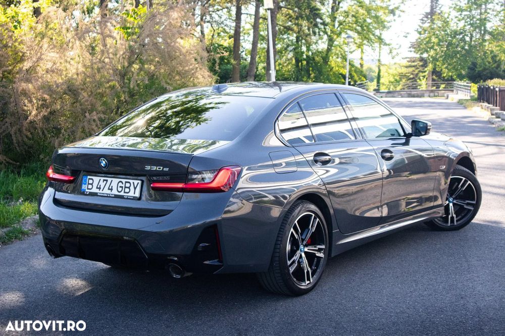BMW Seria 3 330e Aut. M Sport - 32
