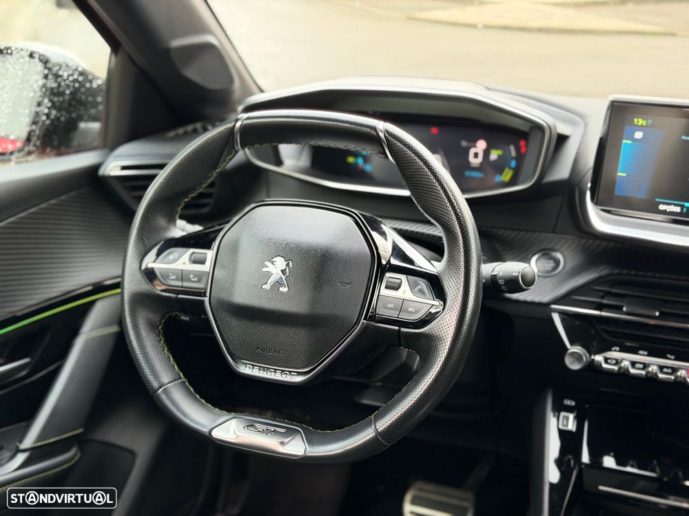 Peugeot e-208 GT - 28
