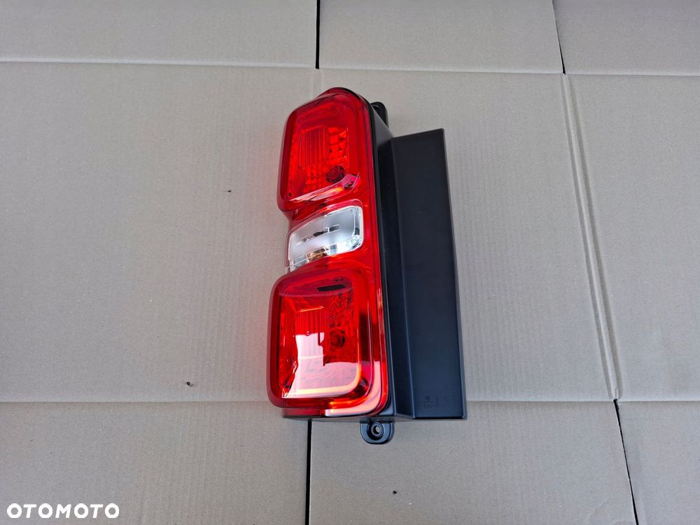 lampa tył jumpy expert proace iii oryginał super stan - 1