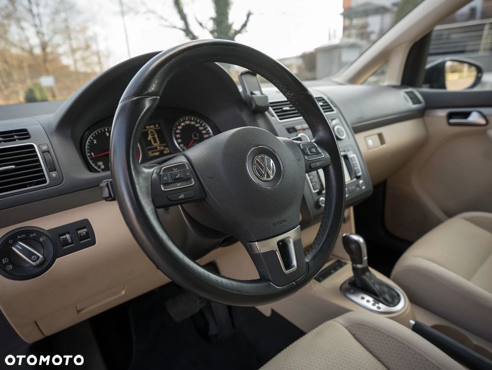 Volkswagen Touran 2.0 TDI DPF BlueMotion Technology DSG Life - 24