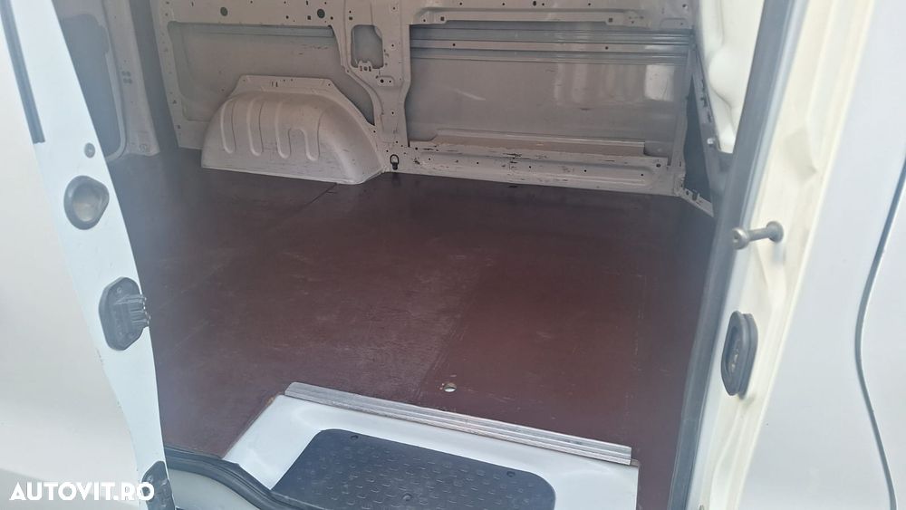 Opel Vivaro - 12