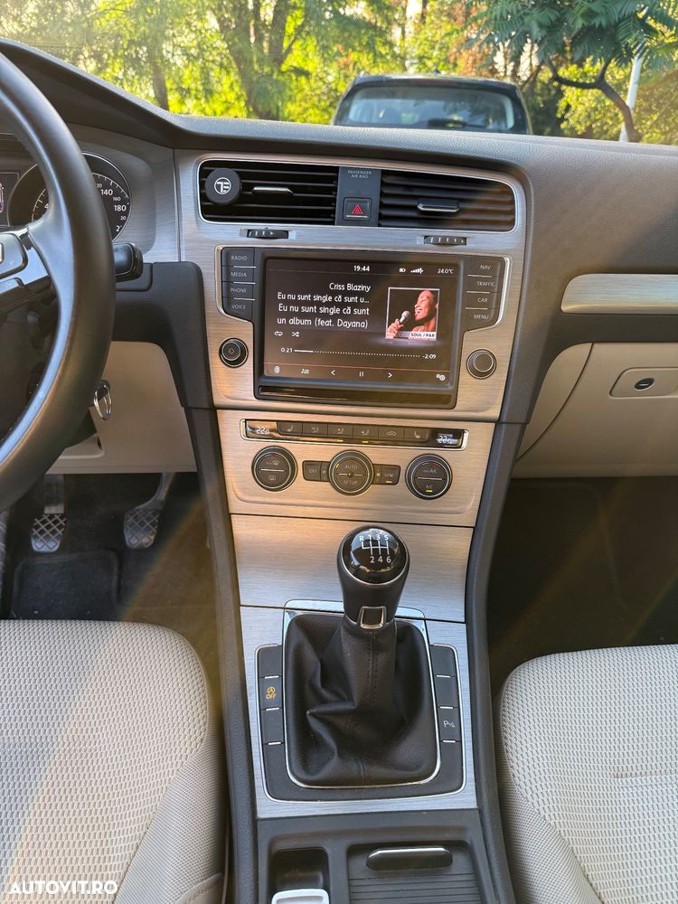 Volkswagen Golf - 6