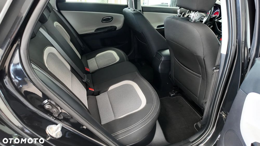 Kia Ceed 1.6 GDI Dream-Team Edition - 18