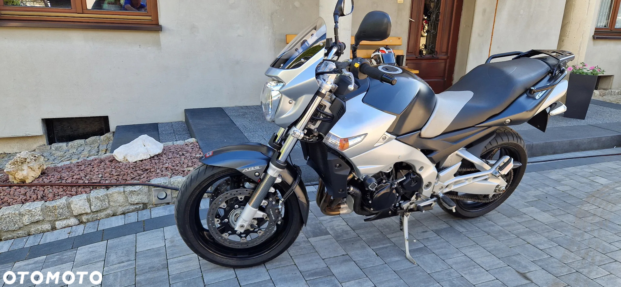 Suzuki GSR - 9