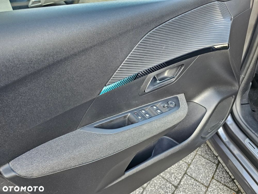 Peugeot 208 - 32