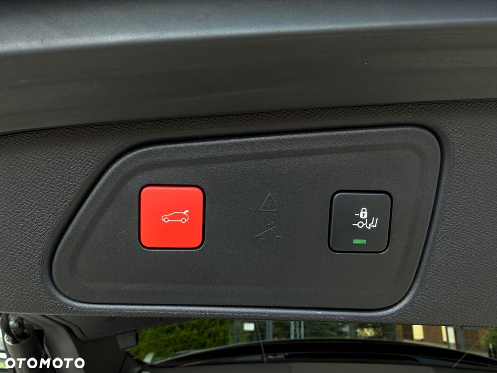Peugeot 3008 1.6 PureTech HYbrid Allure S&S EAT8 - 18