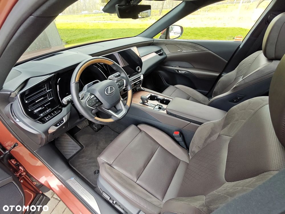 Lexus RX 450h+ Omotenashi - 3