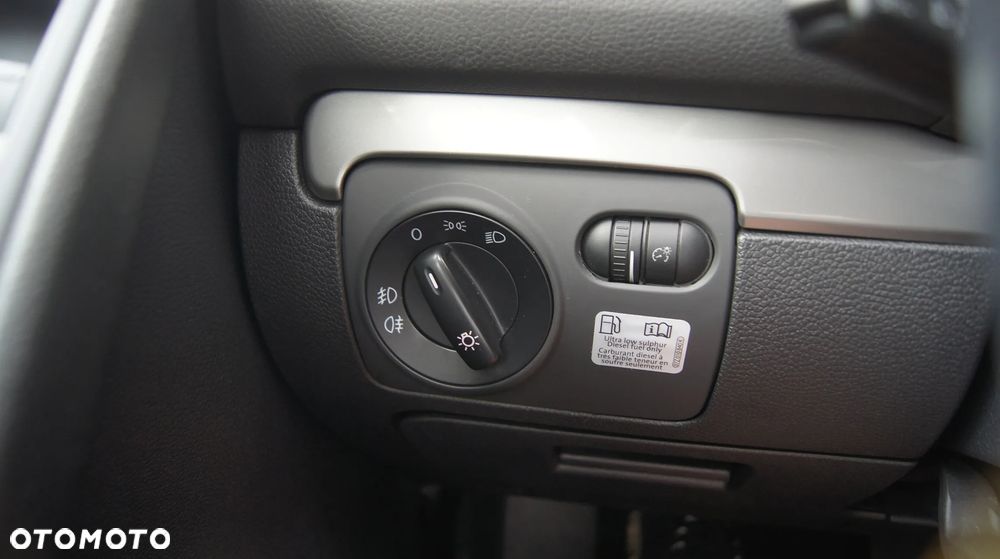 Volkswagen Golf 2.0 TDI Comfortline - 23