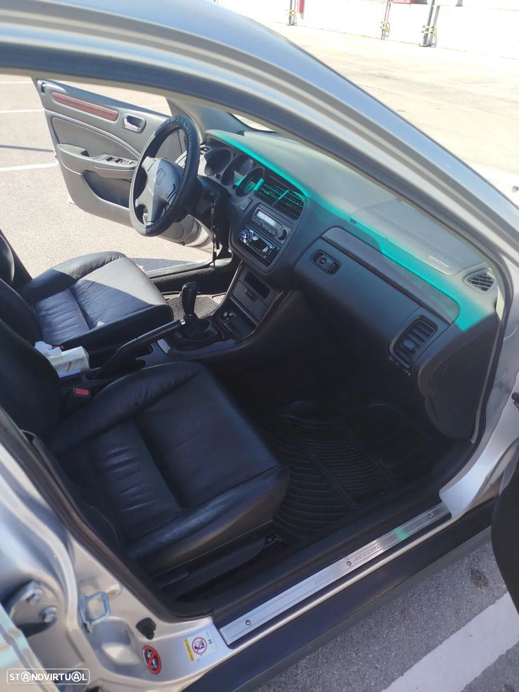 Honda Accord 2.0 ES - 16