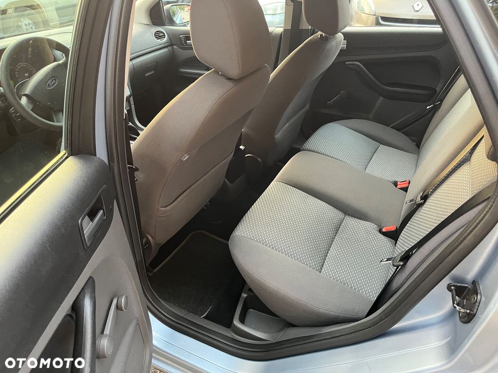 Ford Focus 1.6 Trend - 17