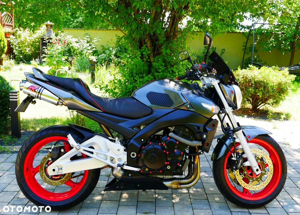 Suzuki GSR - 1