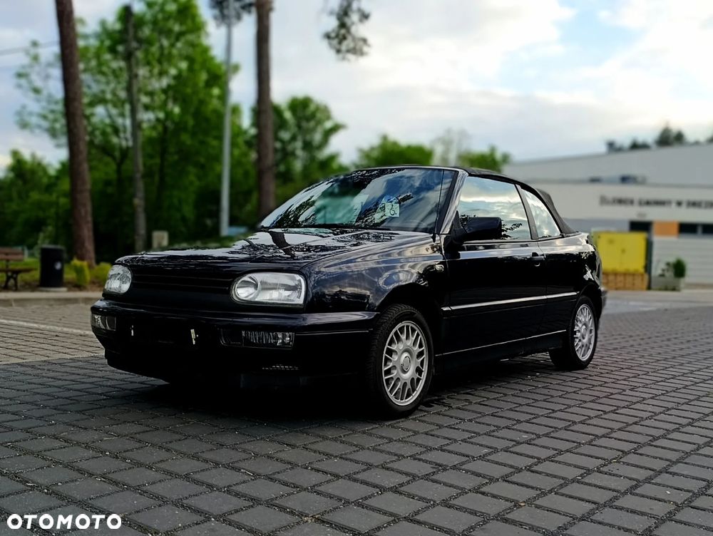 Volkswagen Golf - 1