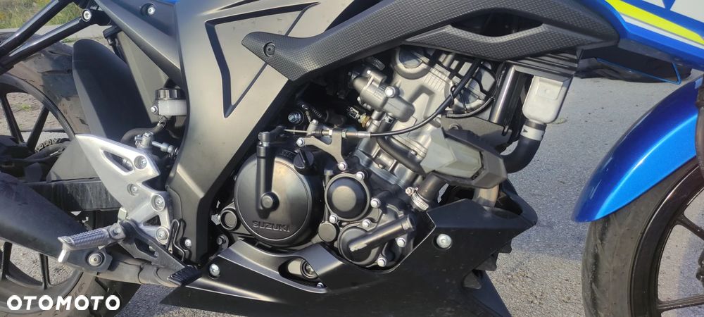 Suzuki GSX - 19