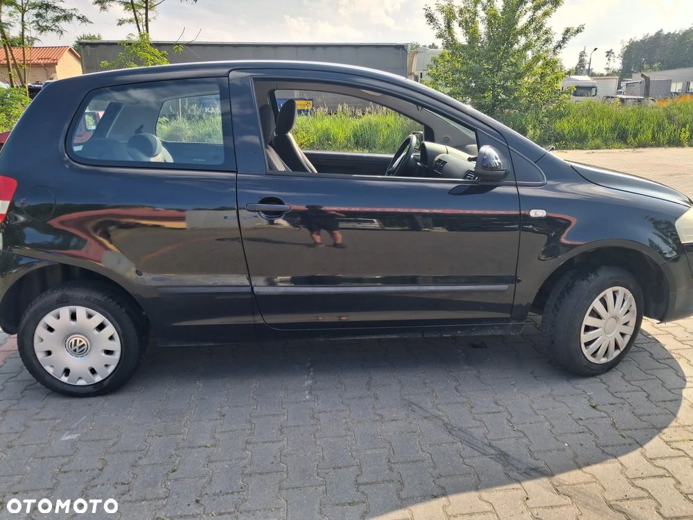 Volkswagen Fox silnik kompletny 1.4 TDI BNM 70KM skrzynia biegów HCS drzwi klapa zderzak błotnik lusterko kolor czarny N2C/BC pompowtrysk turbina dwumasa sprzęgło sterownik moduł przewód rura wiązka maglownica czujnik mcperson zwrotnica piasta zacisk pompa pompka alternator sprężarka klimatyzacji panel szyba boczek fotel kierownica lewarek przepustnica pokrywa osłona nadkole zbiorniczek klema wiązka mechanizm lampa belka sanki zamek schowek zegary manetki NA CZĘŚCI - 12