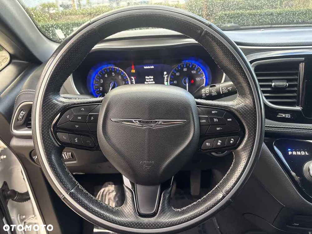 Chrysler Pacifica - 13
