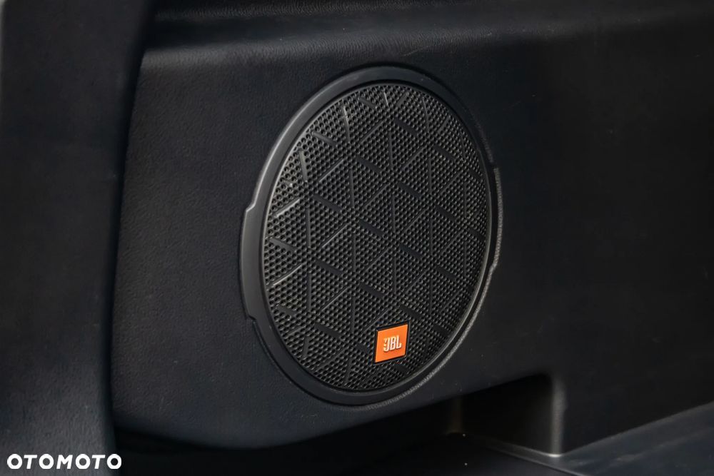Toyota RAV4 2.5 Hybrid Black Edition by JBL 4x4 - 39