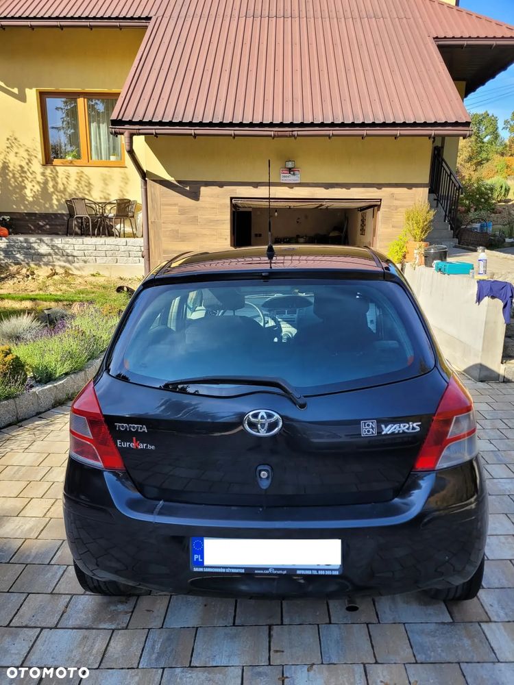 Toyota Yaris 2011 photo 4