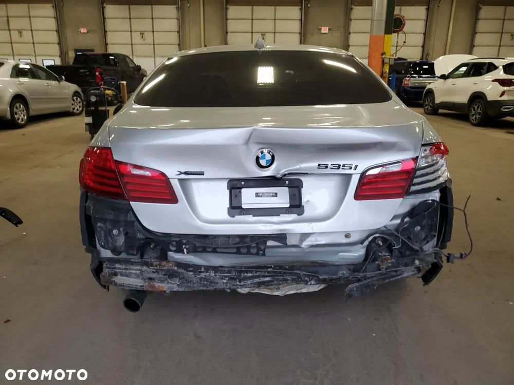 BMW Seria 5 535i xDrive Sport-Aut Luxury Line - 7