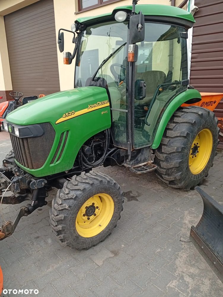 John Deere 4520 - 1