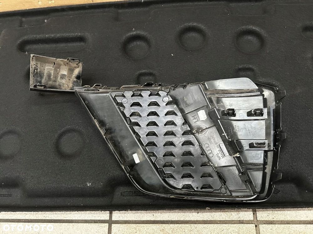 AUDI A1 S-LINE KRATKA LEWA 82A807681D 82A807717 - 7