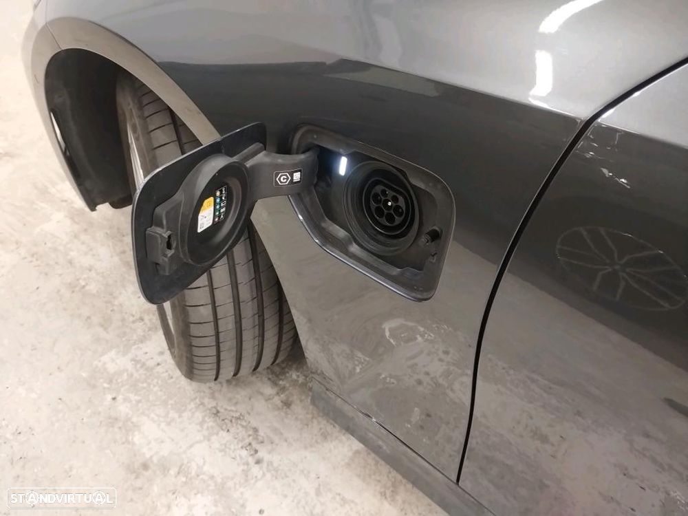 BMW 330 e Auto - 10