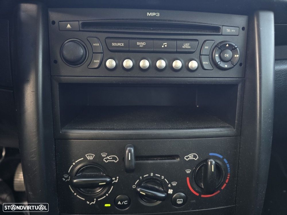 Peugeot 207 1.4 16V Trendy - 18