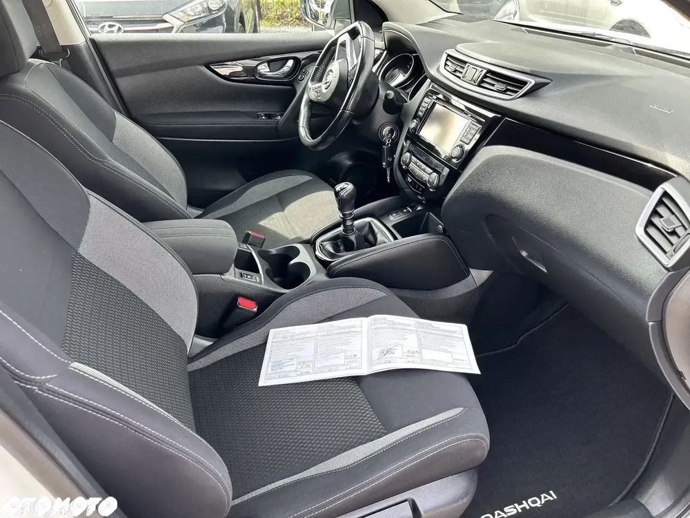 Nissan Qashqai 1.2 DIG-T N-Vision - 16