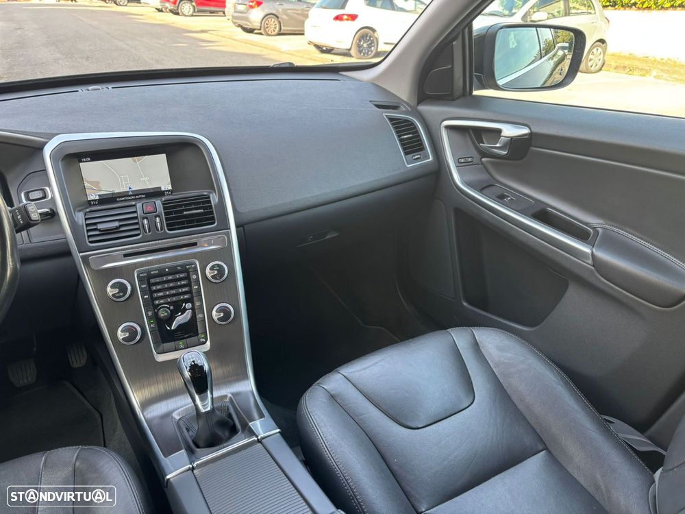 Volvo XC 60 2.0 D4 R-Design - 32