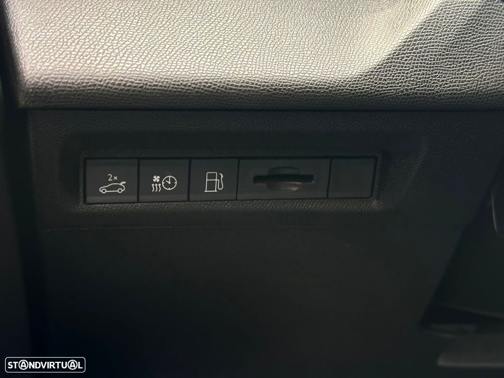 Peugeot 408 1.6 Hybrid GT e-EAT8 - 17