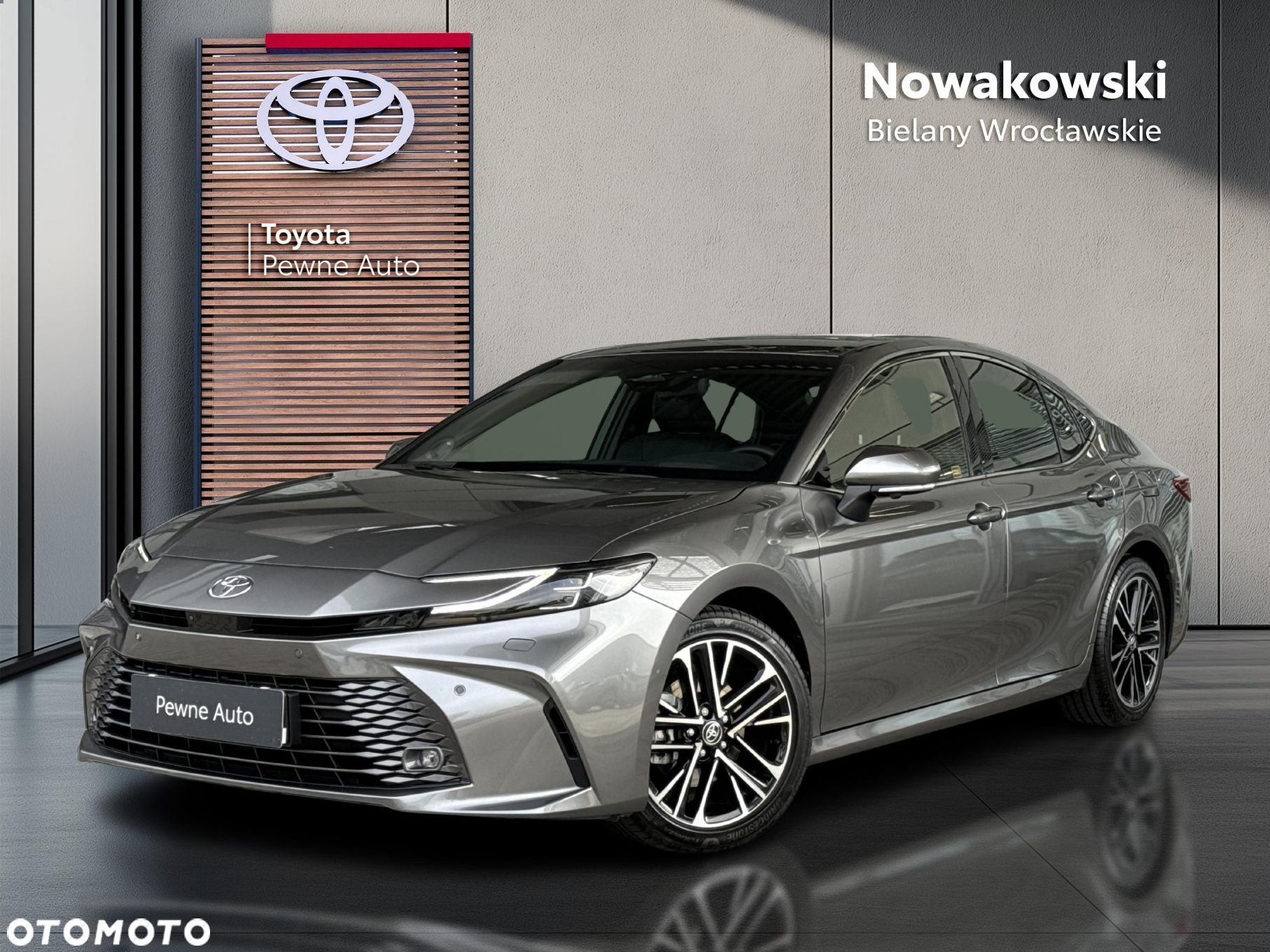 Toyota Camry - 1