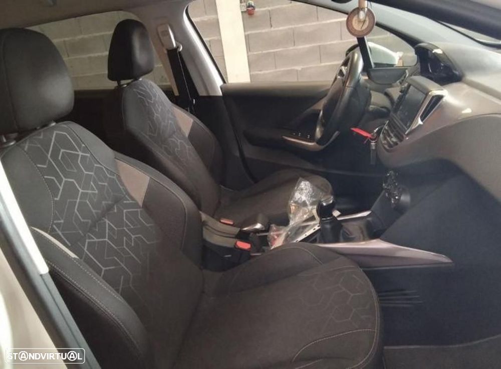Peugeot 2008 - 4