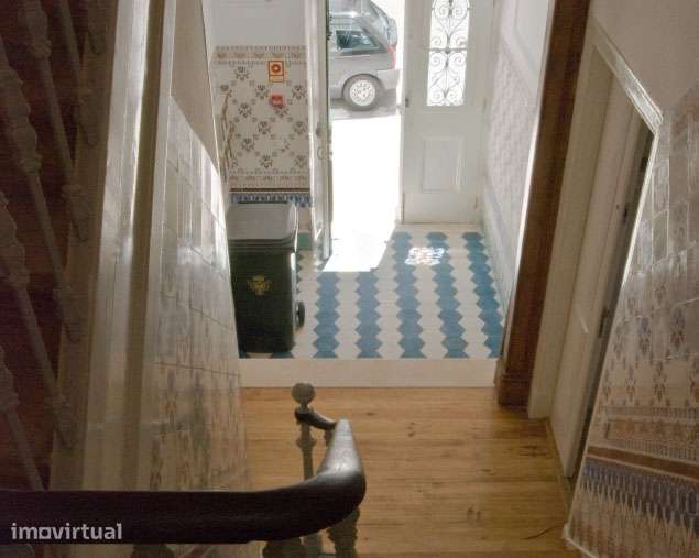 Apartamento T3 com varanda em Avenidas Novas, para remodelação total. - Grande imagem: 2/50