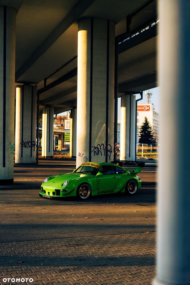 Porsche 911 Carrera - 16
