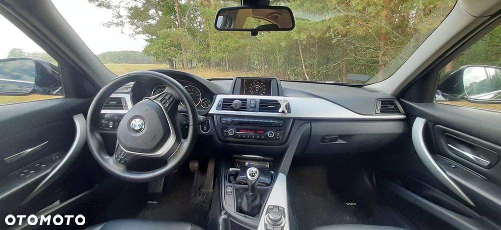 BMW Seria 3 328i - 15