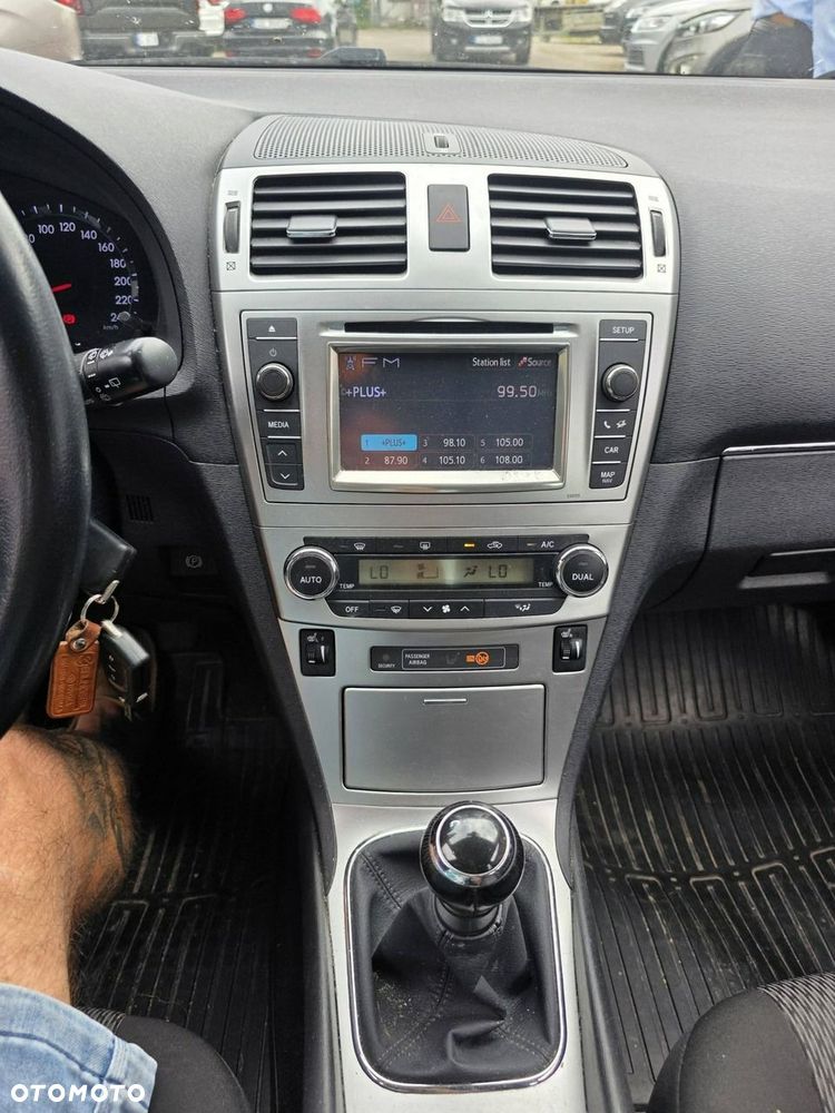 Toyota Avensis 2.0 Premium EU5 - 16