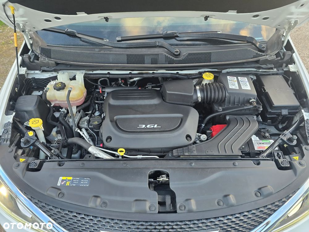 Chrysler Pacifica - 20